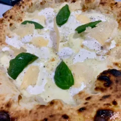 Pizzeria Pascià: pizza ai quattro formaggi