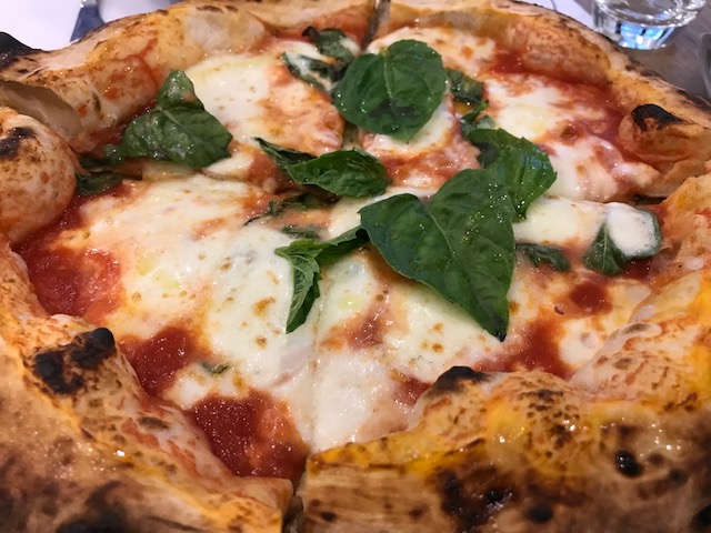 Pizzeria De Luxe - Pizza Margherita