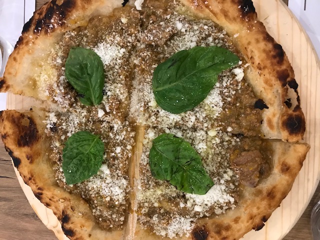 Pizzeria De Luxe - Pizza Montanara fritta e al forno Genovese