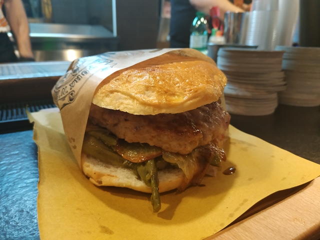 Pork’n’Roll La Bottega - il medaglione con mozzarella di bufala, asparagi ripassata, pancetta stagionata