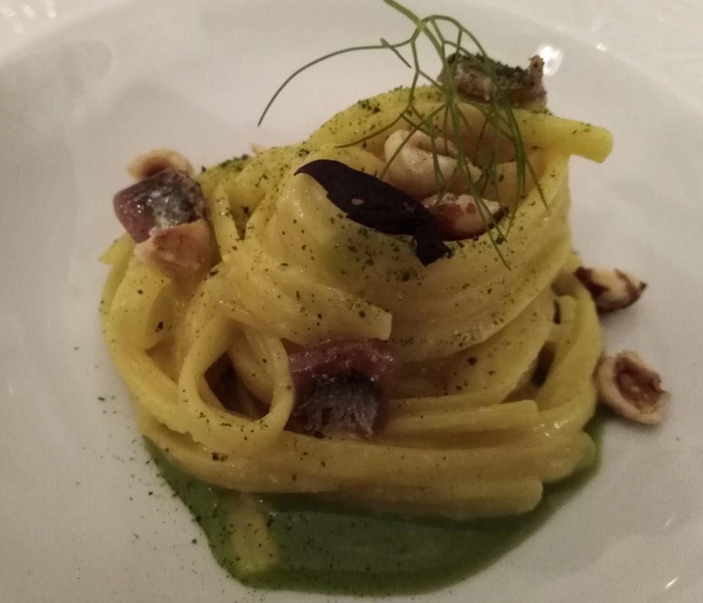 Ristorante Il Petrosino piatto Amalfi Linguine con pesto di limone sfusato amalfitano