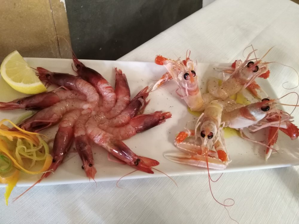 Trattoria La Vinaigrette Crudo di gamberi viola di Gallipoli e scampi