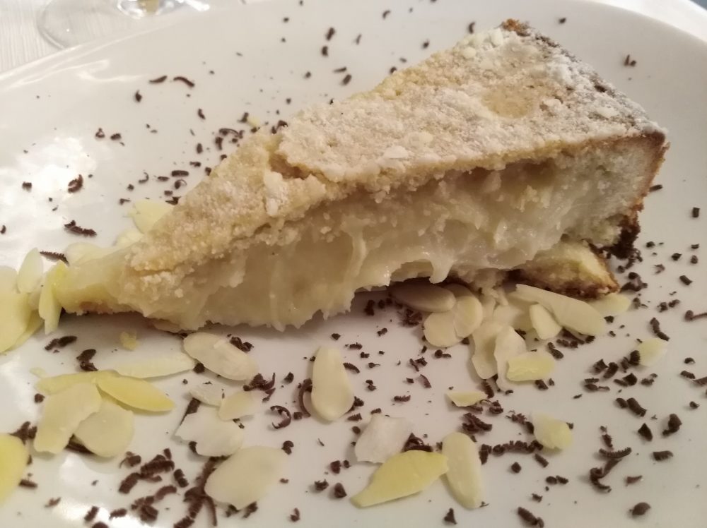 Trattoria La Vinaigrette Torta di Pasticciotto con crema pasticcera e mandorle