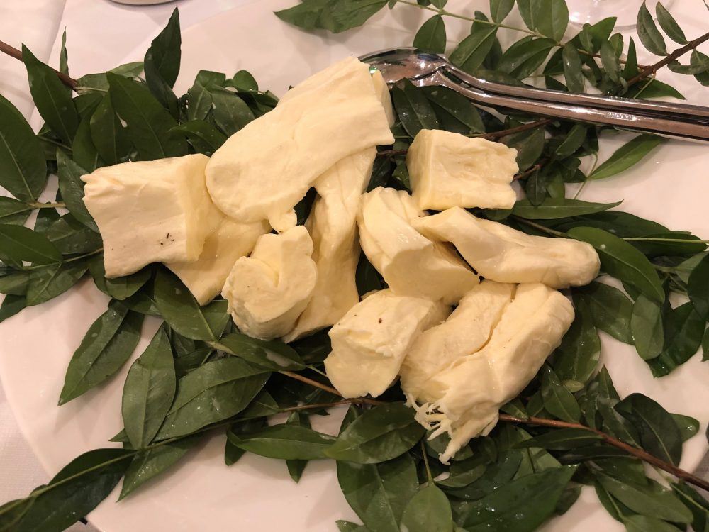 Ristorante Alessandro Feo - La mozzarella nella mortella portata da un amico