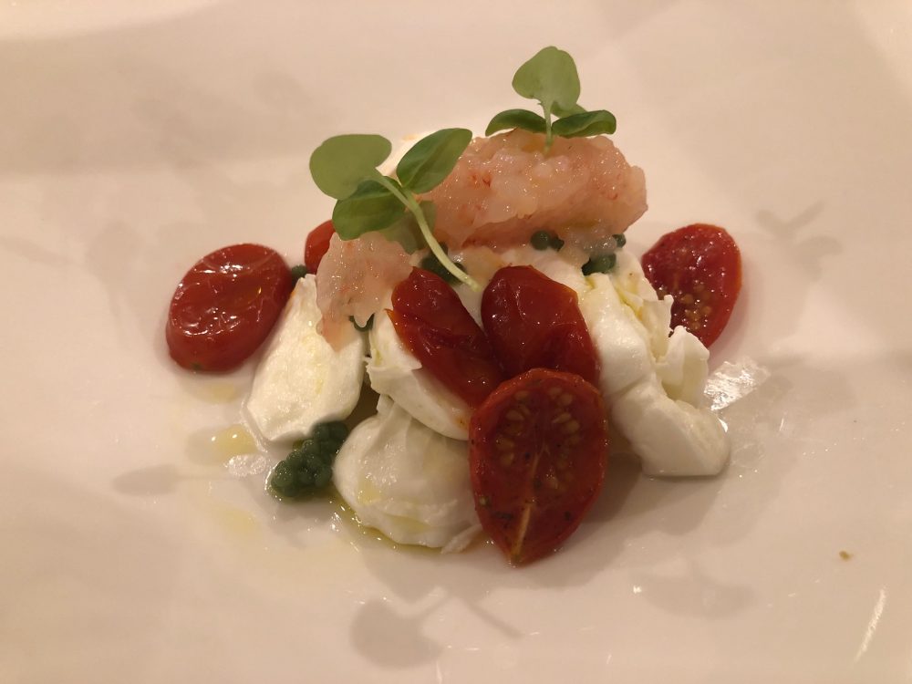  Ristorante Alessandro Feo - Caprese di mare, bufala, pomodorini confit, perle di pesto, tartare di gambero rosso, limone e olio, euro nove