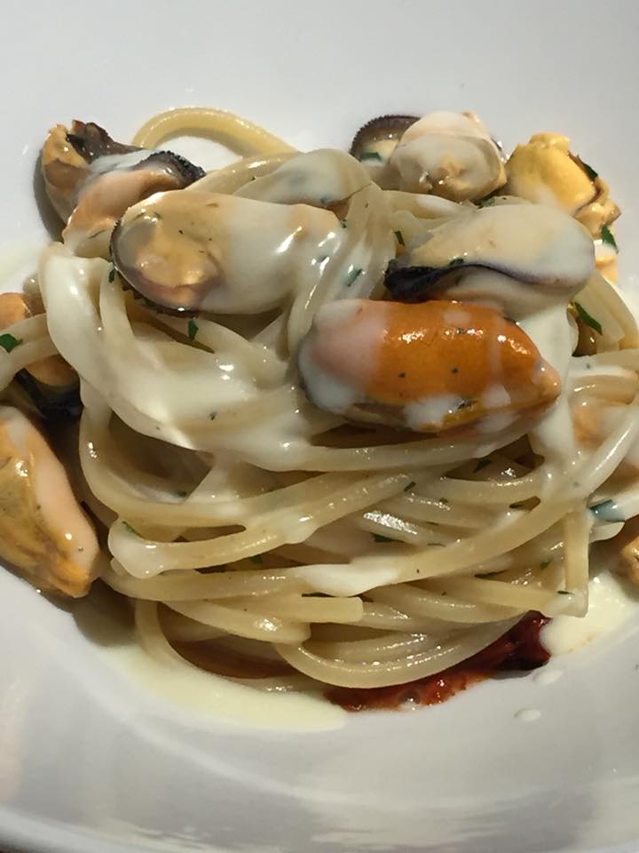 Ristorante Regiacorte a Matera, spaghetti alla chitarra con cozze pelose e pecorino