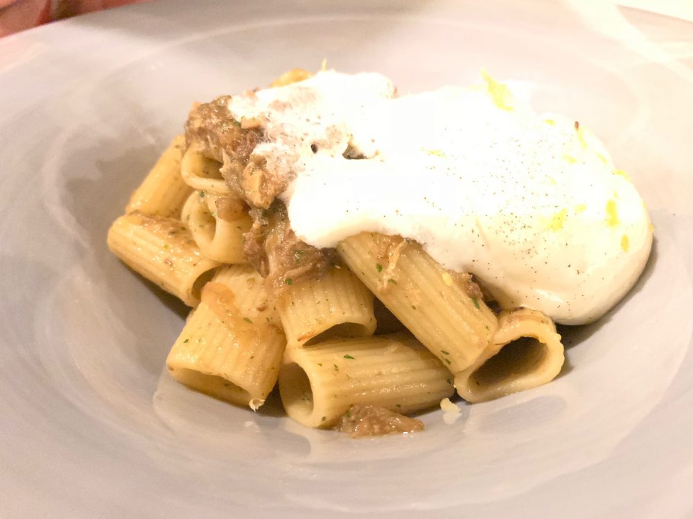 Suscettibile - pasta con genovese di ricciola e spuma di cacioricotta