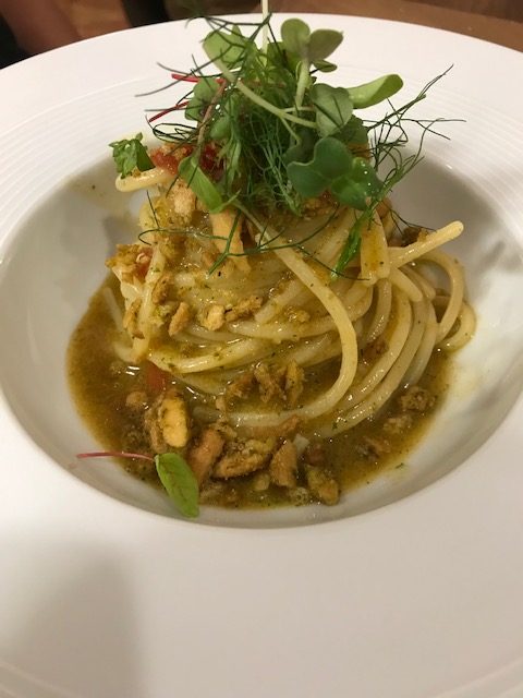 Agape Ristorante - Spaghettone con pomodorini, colatura di alici di Cetara e freselle di Sant’Agata dei Goti alle erbe aromatiche