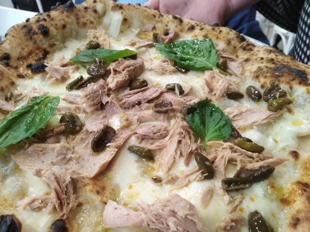 Pizzeria Da Zero a Vallo Pizza Tonno e olive ammaccate