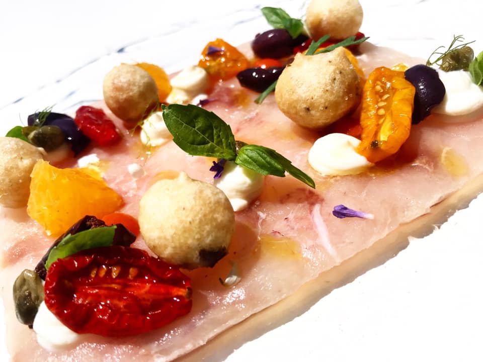 La Palette - Carpaccio di Ricciola, Ricotta all'Arancia e Zeppole alla Puttanesca