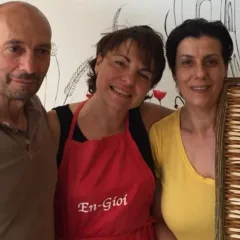 En Gioi, Agrilocanda cilentana, Elena Mazza con il marito Nicola e la cognata Silvana Di Matteo