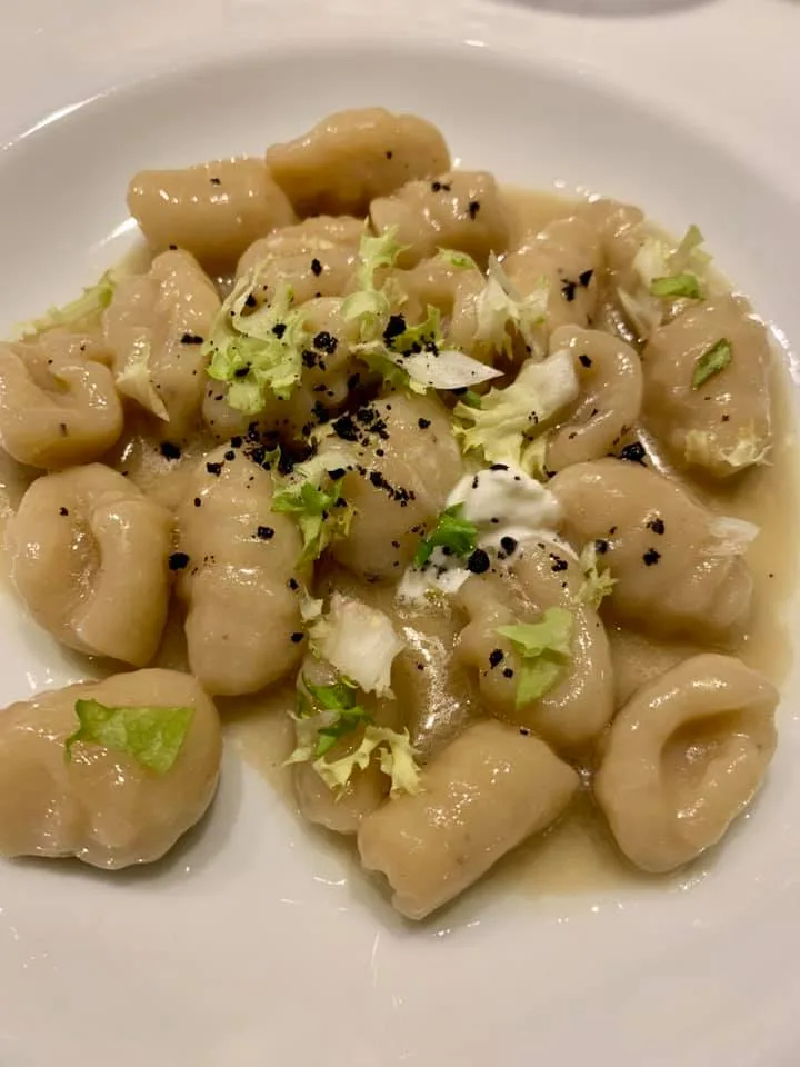 La Casa Rossa, gnocchetti di pane con burro e alici e scarola