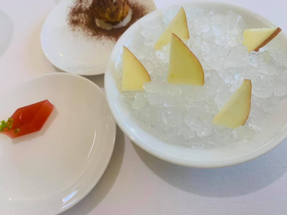 Ristorante Marotta - Piccola pasticceria - Mela al Ghiaccio Gelatina di Susine e Lime Tartelletta Curcuma e Arancia Bigne’ Tiramisu’