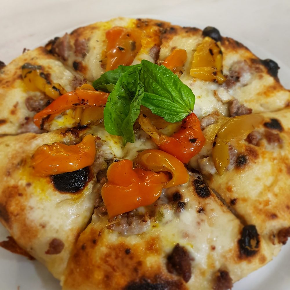 Pizzeria Elite - Papaccelle, provola , salsiccia arrossita papaccelle arrostita