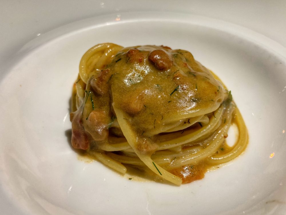 Bikini - Spaghettone ai ricci di mare, anemoni e pomodorino giallo