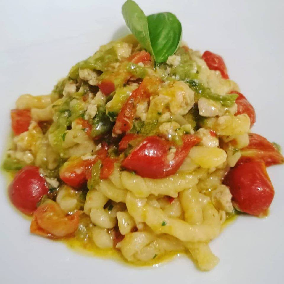 Fusilli con palamita, friggitelli 