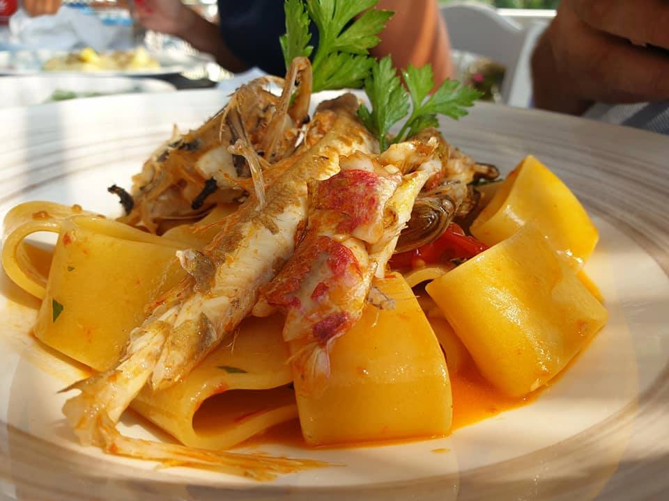 Oleandri Beach Club, mezzi paccheri alla zuppa di pesce