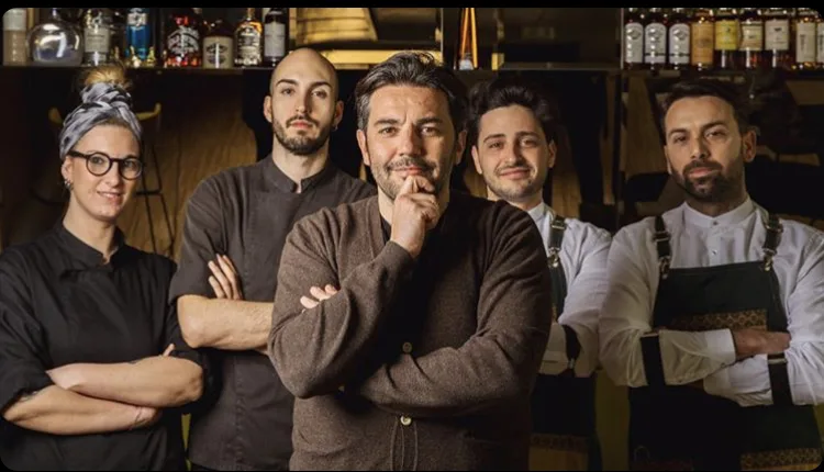 Radici Clandestine - Tommaso Russo, Giovanni Bologna, Manuel Falconi e parte dello staff