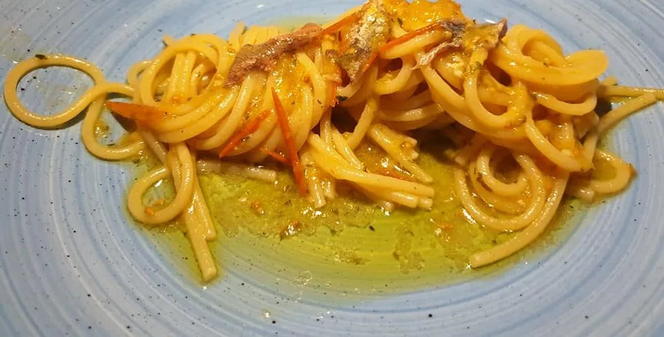 Spaghetti alici e pomodorino giallo