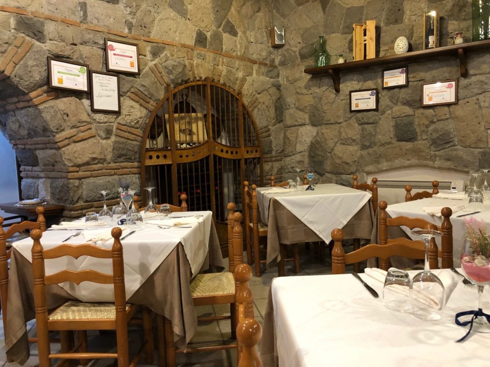 Trattoria O’Romano - la bella saletta con le chiocciole alle pareti
