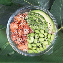 Ami Poke' - Poke' di riso, salmone, avocado, edamame e semi di lino. Take way