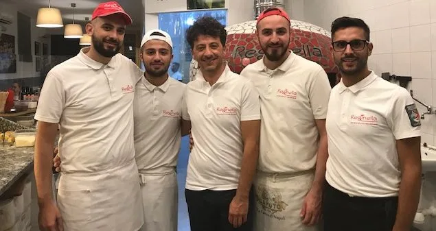 Reginella Pizzeria - Daniele Pappacena e parte dello staff