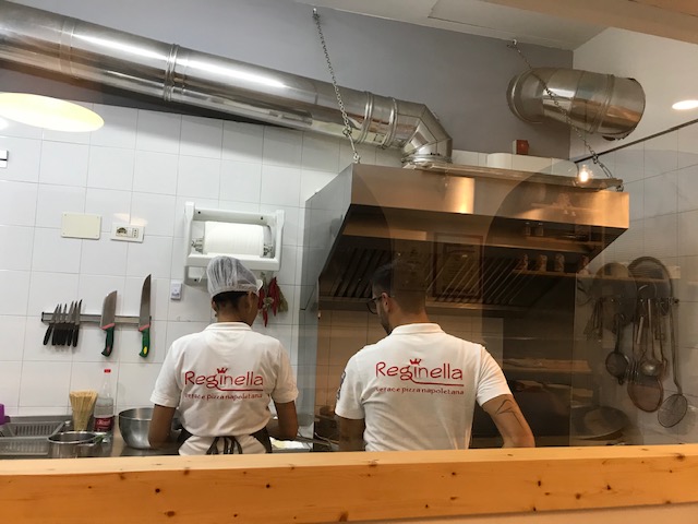 Reginella Pizzeria - cucina a vista