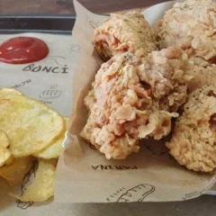 Tavolo sociale del Panificio Bonci - Pollo fritto e chips di patate
