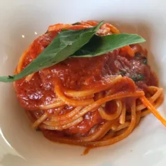 Lipen, spaghetti alla chitarra con antico pomodoro di Napoli