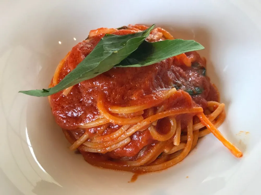 Lipen, spaghetti alla chitarra con antico pomodoro di Napoli