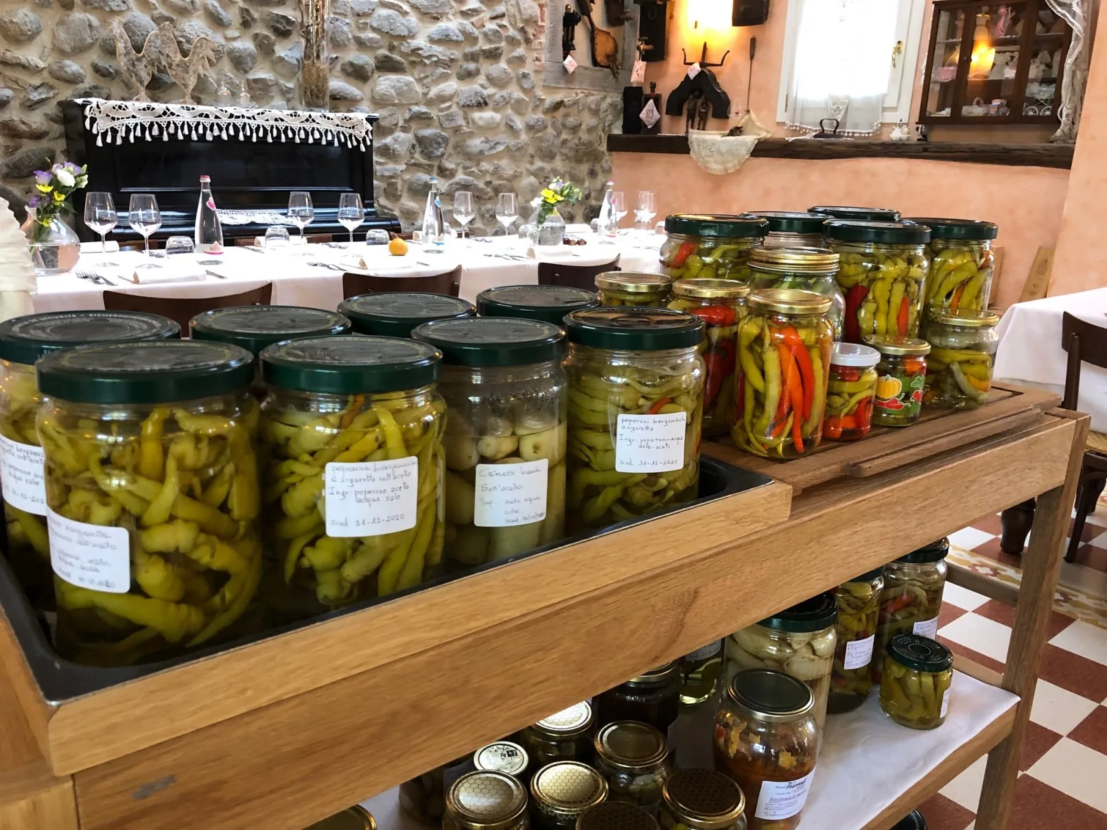 Trattoria Visconti, conserve amorevolmente preparate con i prodotti del proprio orto