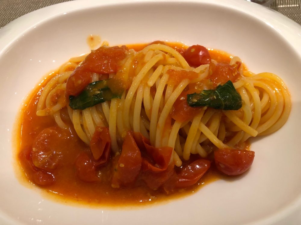 Chef Alessandro Feo, spaghettoni al pomodoro e basilico