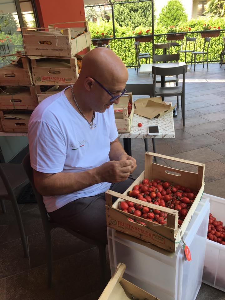 Corrado Scaglione, il titolare, al lavoro