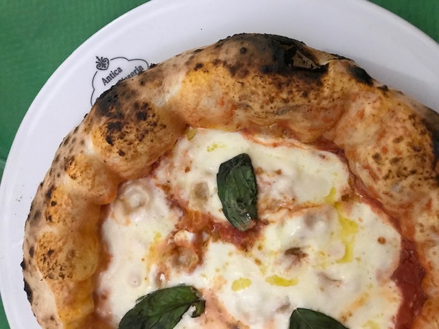 Antica Pizzeria Osteria Pepe - pizza Margherita - in questo caso misura mignon