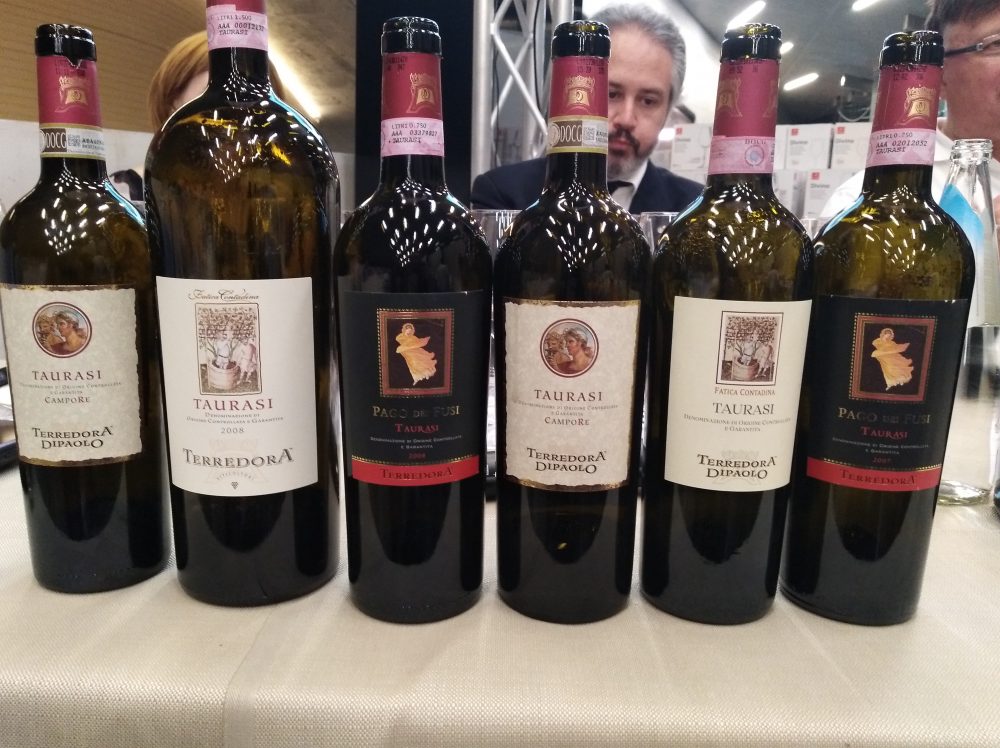 In Vino Civitas Bottiglie di Taurasi di Terredora in degustazione