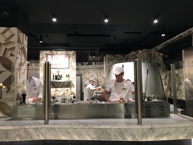 Pizzeria Francesco & Salvatore Salvo - banco di lavoro