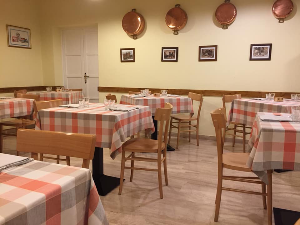 Trattoria L'Avvolgibile, la sala