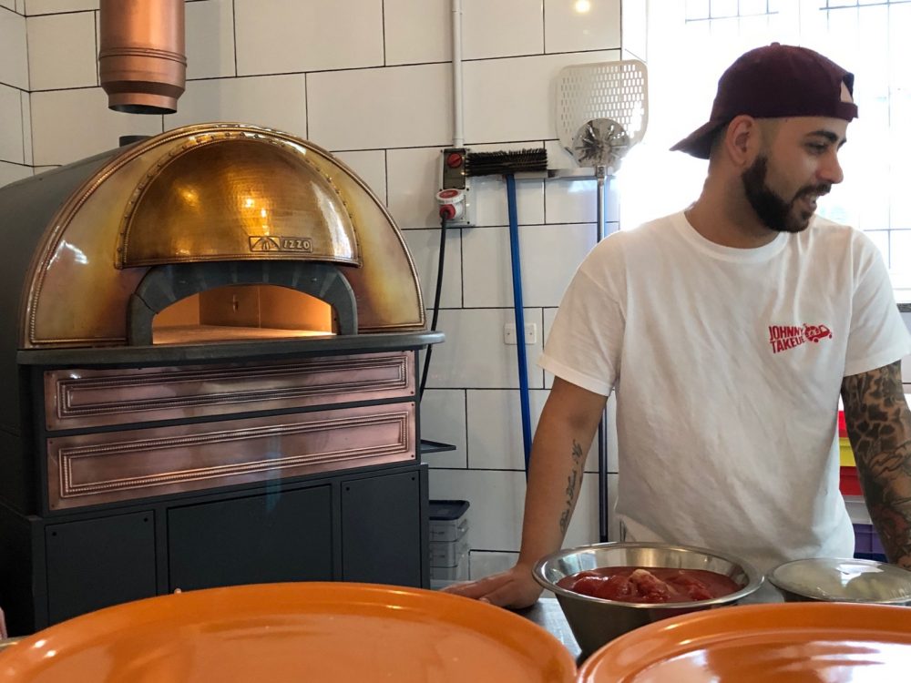 Johnny Takeue', forno e pizzaiolo