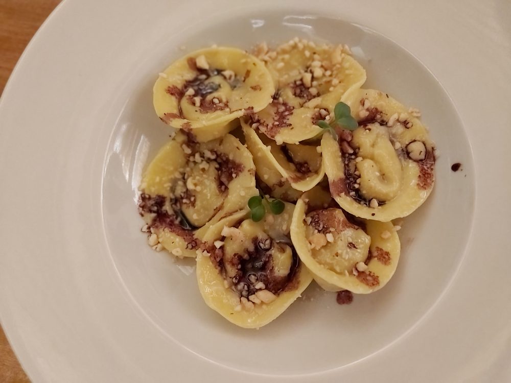 I Cacciagalli – i tortelli con pera, provolone, nocciole e ristretto di aglianico