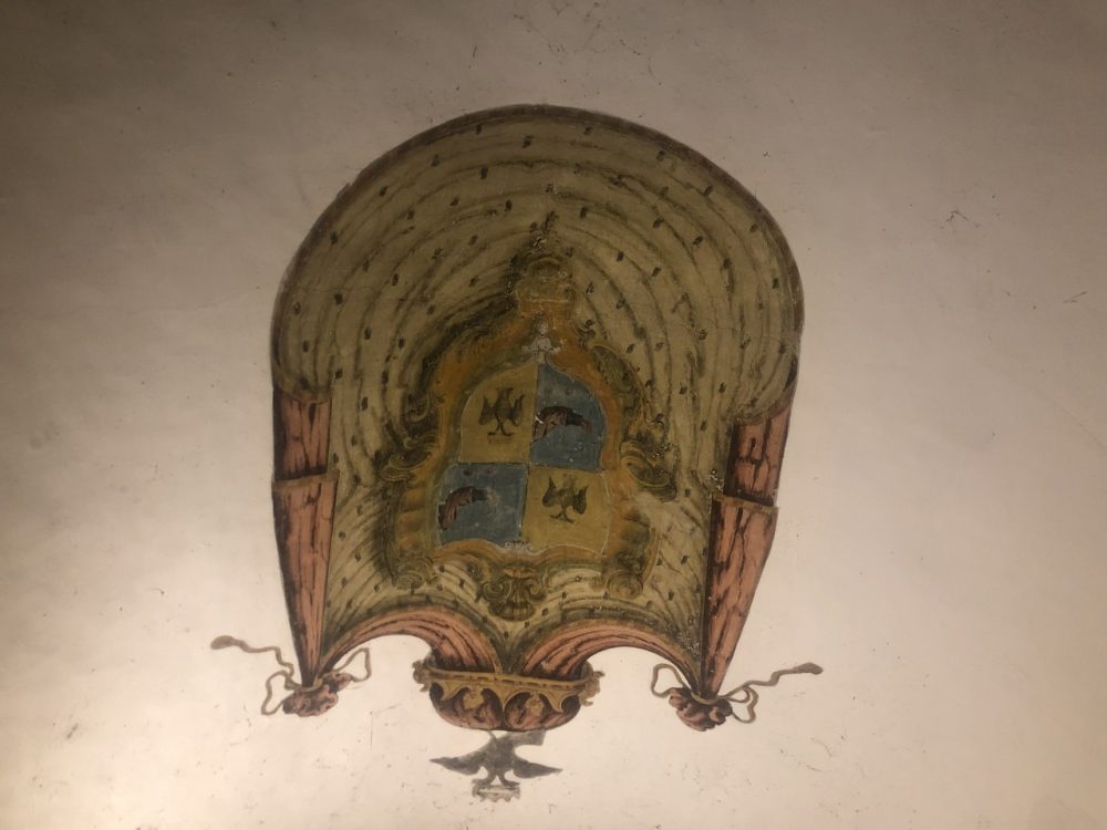 Don Giulio e Masaniello - stemma nobiliare del palazzo