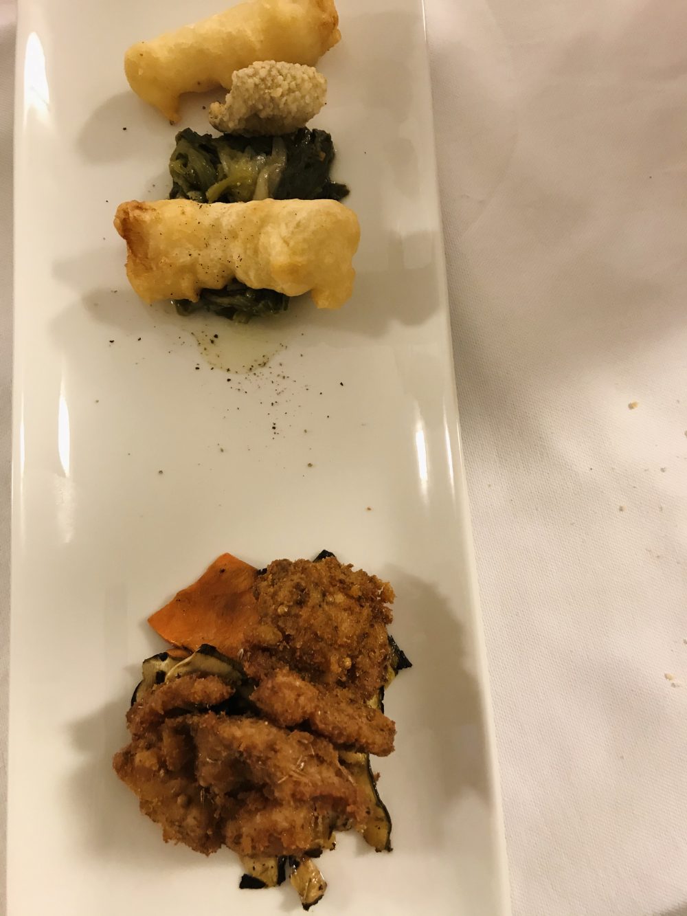 Il Frantoio Ducale - Bocconcino di coniglio con panatura di finocchietto selvatico, baccala' in tempura, scarola ripassata e zucca arrostita