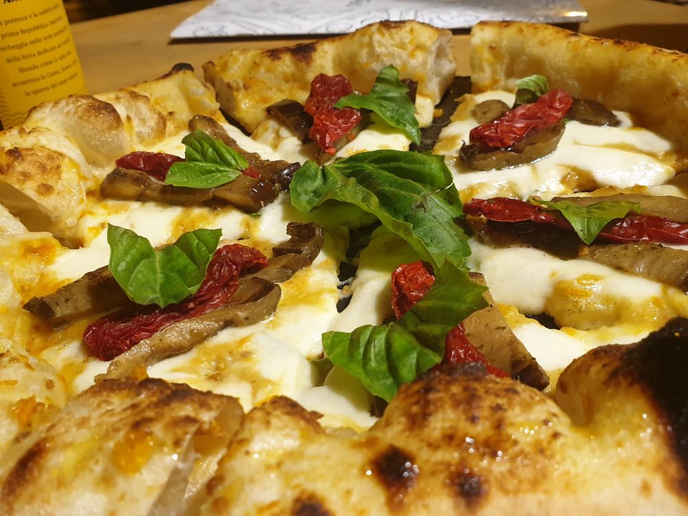 Il Piennolo -Crema di datterino giallo, melanzane arrostite, provola e pomodorini secchi