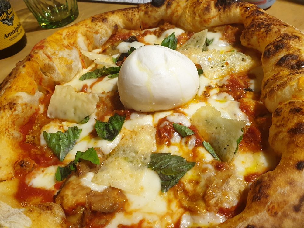 Il Piennolo - Pizza Parmigiana con parmigiana di melanzane, mozzarella, basilico, grana e burrata