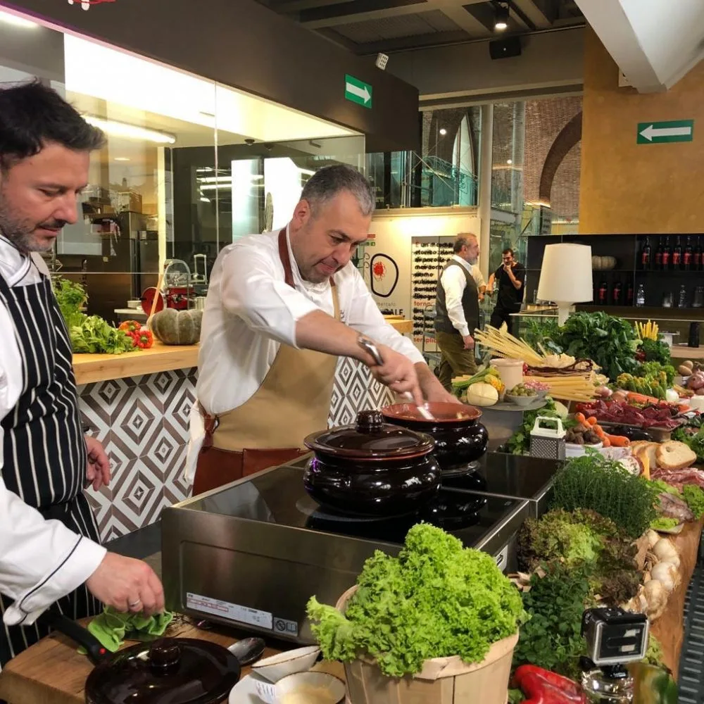 Lo chef irpino Giovanni Mariconda, al lavoro