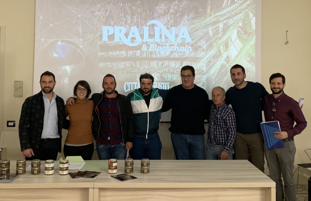 Valentina Avantaggiato con i contadini del Protocollo d'intesa