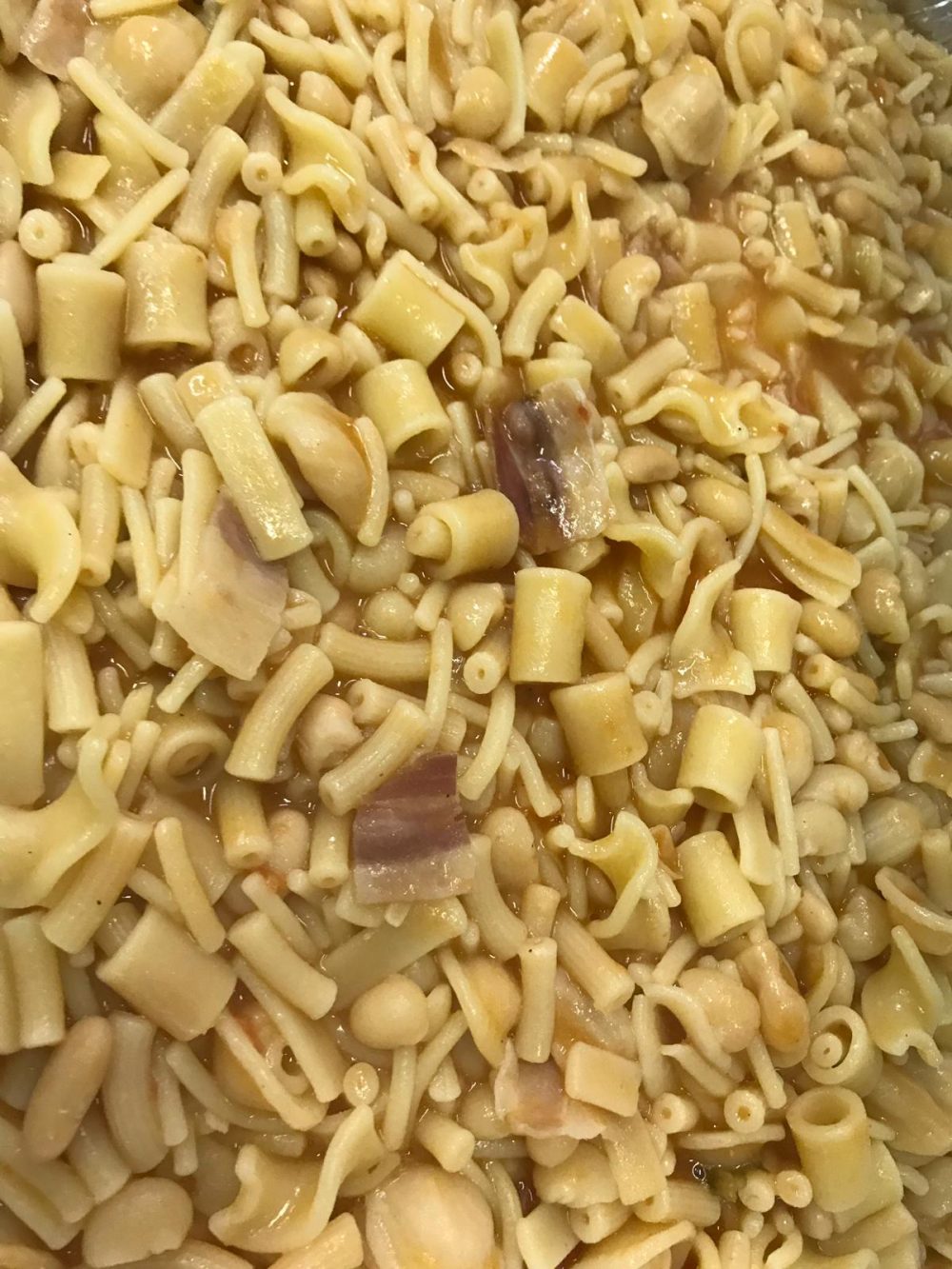 Pasta fagioli con battuto di lardo e cotiche