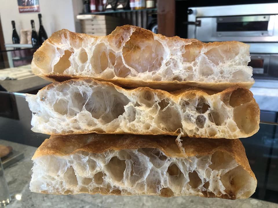 Focaccia con scarole napoletane
