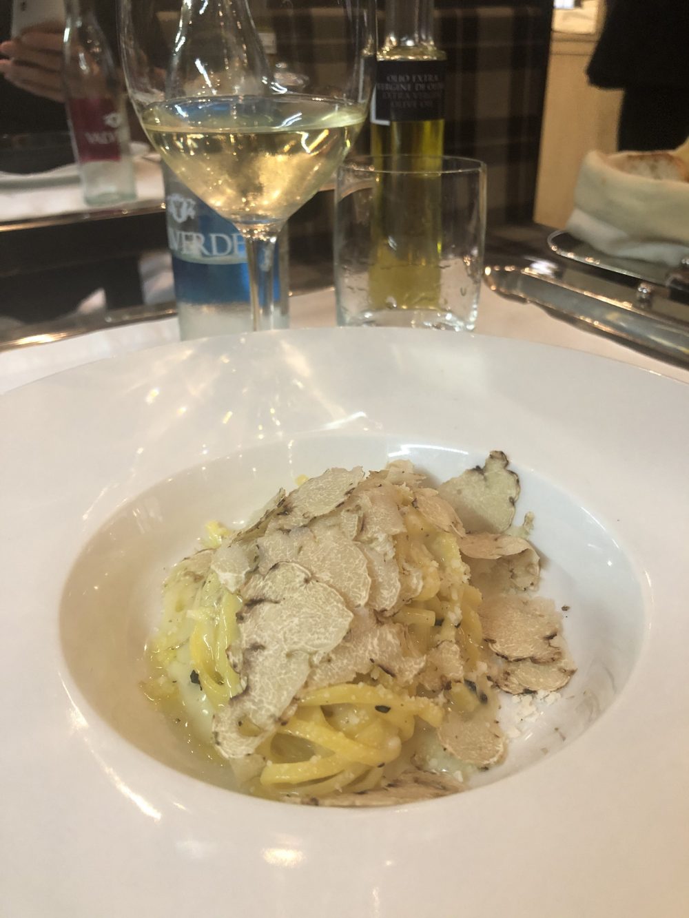 Tagliolini Cacio e Pepe con tartufo bianco