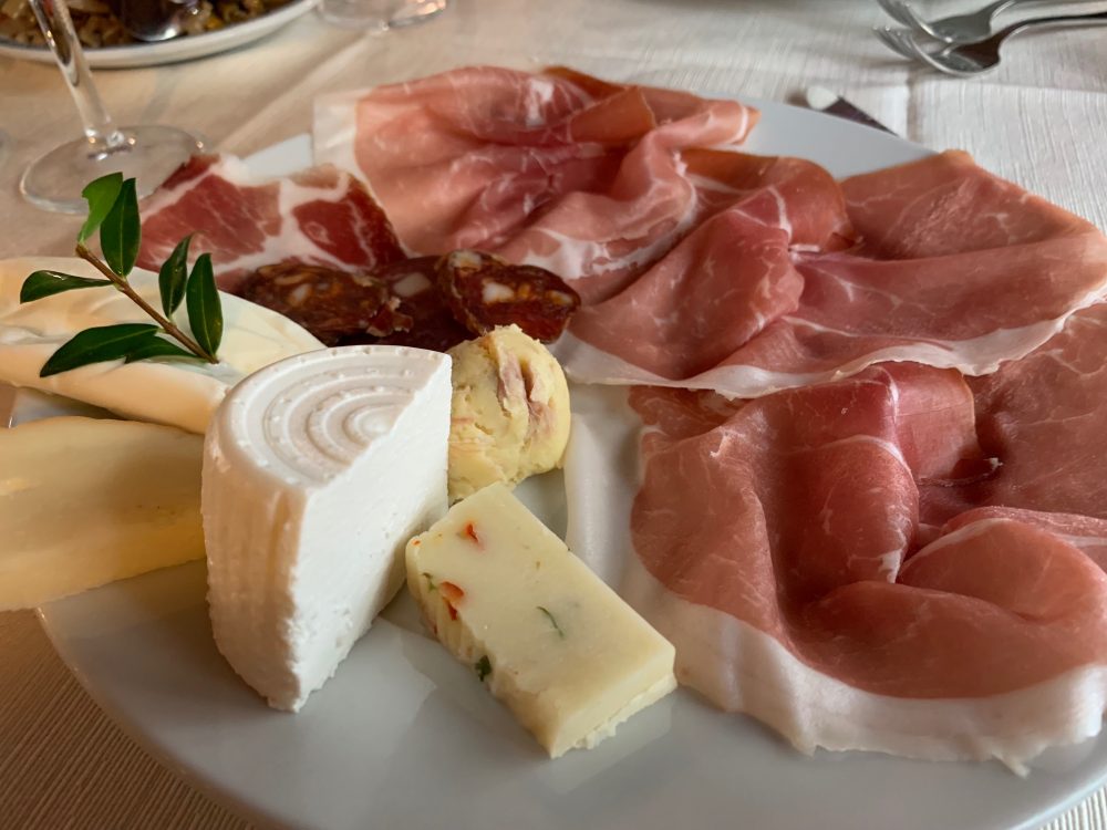 Agriturismo Valle di Marco - antipasto salumi e formaggi