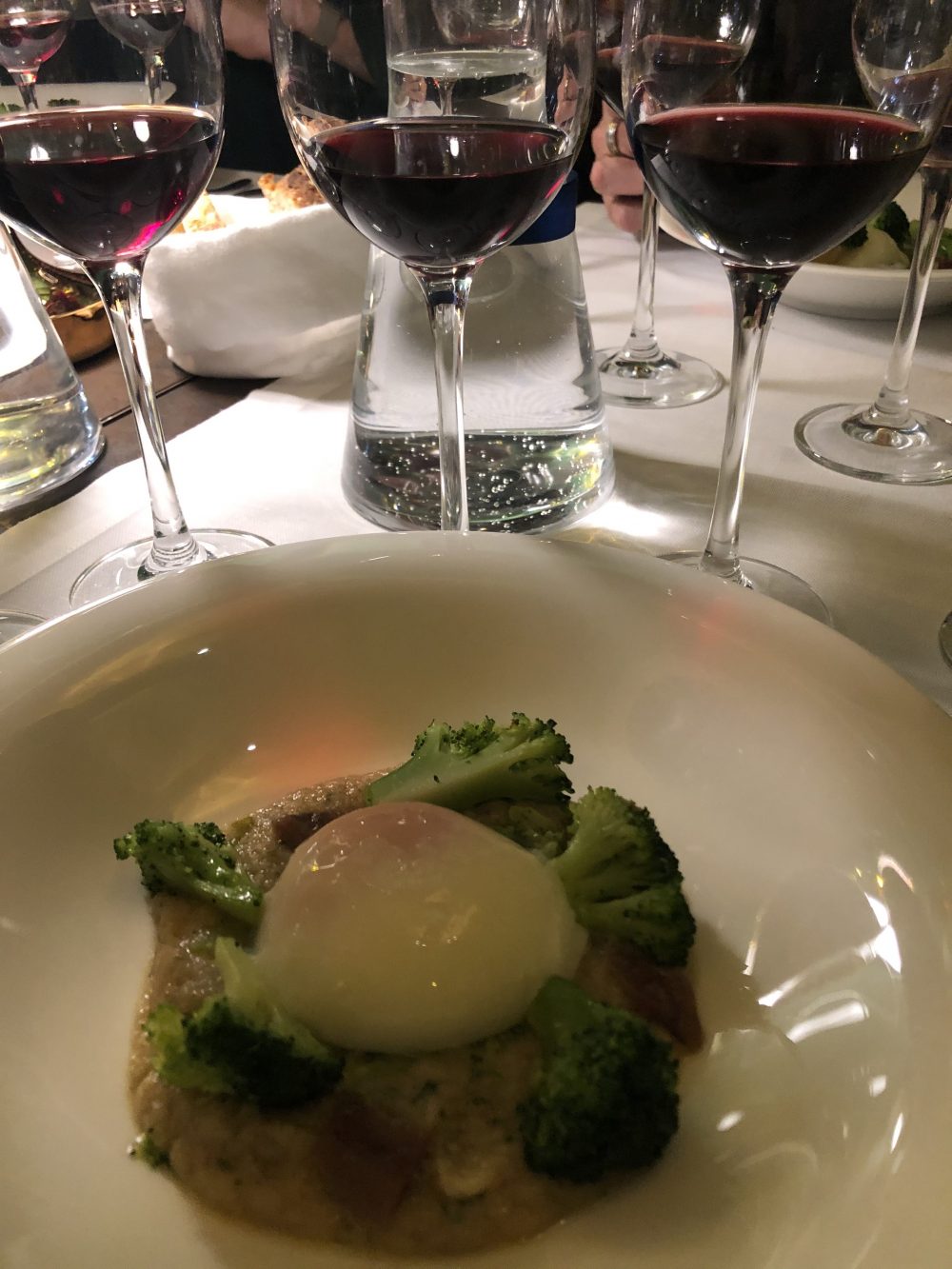 Uovo morbido su crema di pane broccoli e acciughe. BistRo Aimo e Nadia - Milano